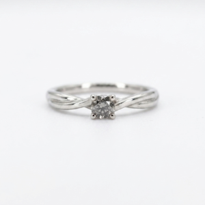 Anillo Solitario con Diamante Oro Blanco 18k