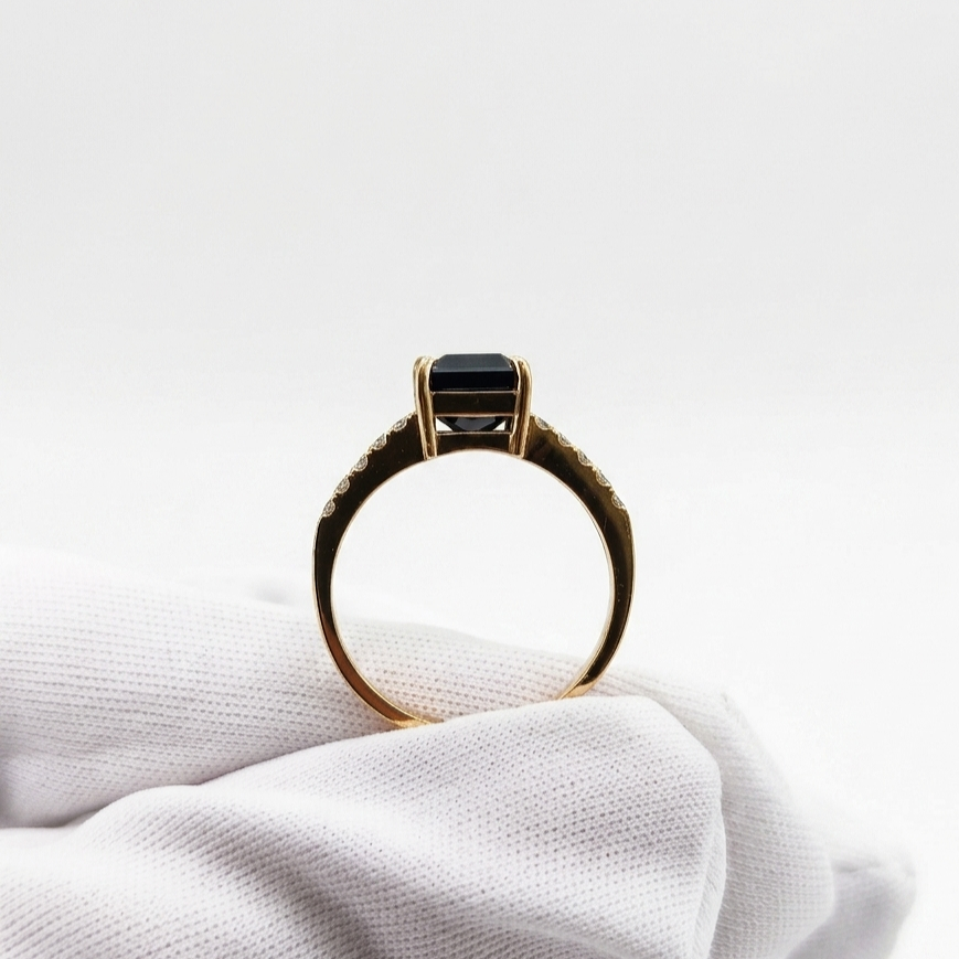 Anillo con Zafiro Rectangular y Pave de Diamantes Oro 18k - Imagen 3