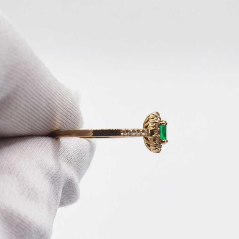 Anillo Cluster Esmeralda Ovalo con Pave de Diamantes Oro 18k - Imagen 2