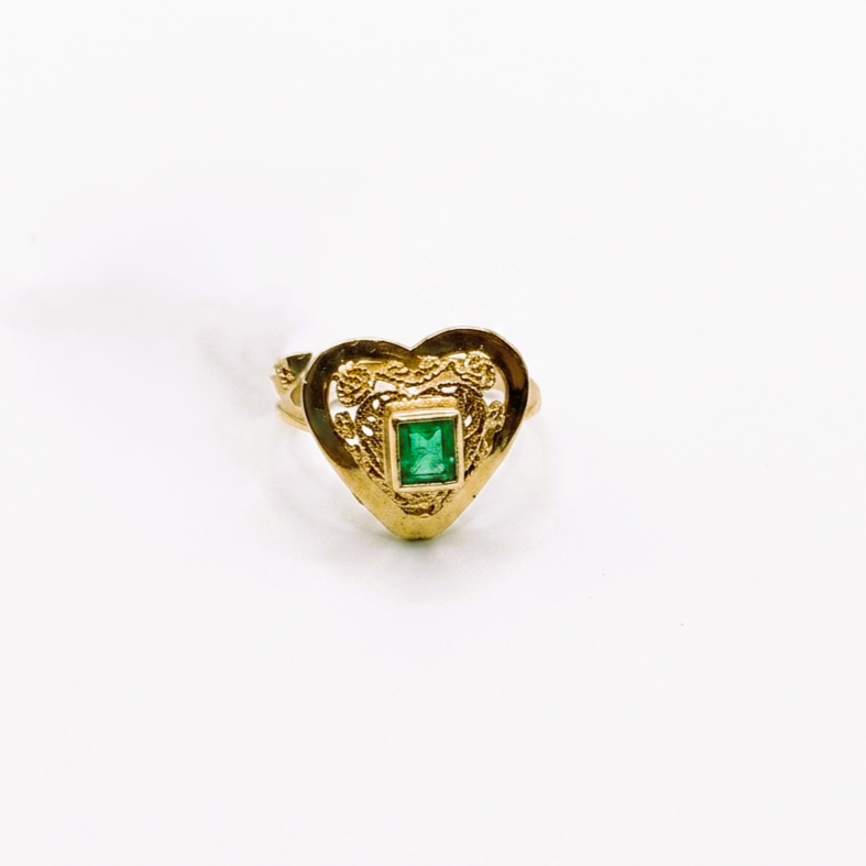 Anillo Filigrana en corazon con Esmeralda Oro 18k