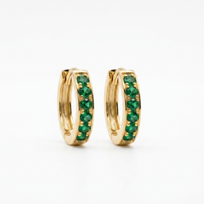 Argollas Huggies con Carril de Esmeraldas Oro 18k