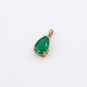 Dije Solitario Esmeralda en Corte Lagrima Oro 18k