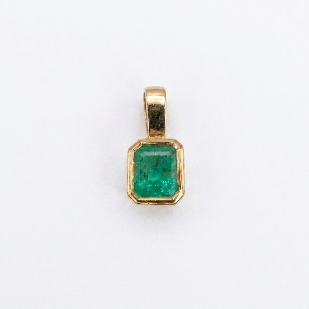 Dije Esmeralda Talla Rectangular en Engaste Biselado Oro 18k