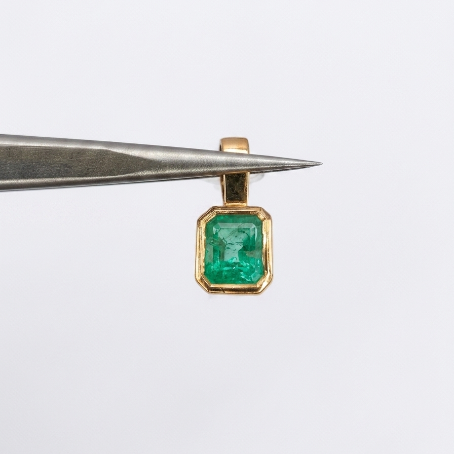 Dije Esmeralda Talla Rectangular en Engaste Biselado Oro 18k - Imagen 3