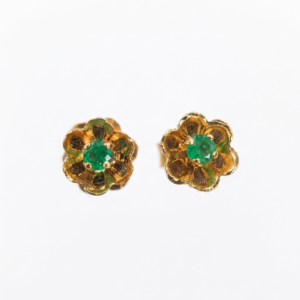 Aretes topo flor con esmeralda Oro 18k