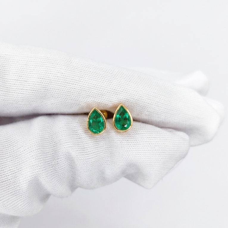 Topos Gota de Esmeralda con Engaste en Bisel Oro18k - Imagen 3