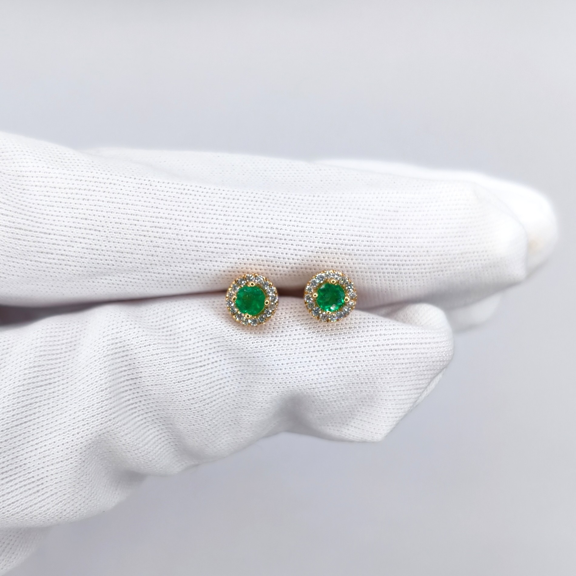 Aretes topo Redondos Halo de Diamante Oro 18k - Imagen 3