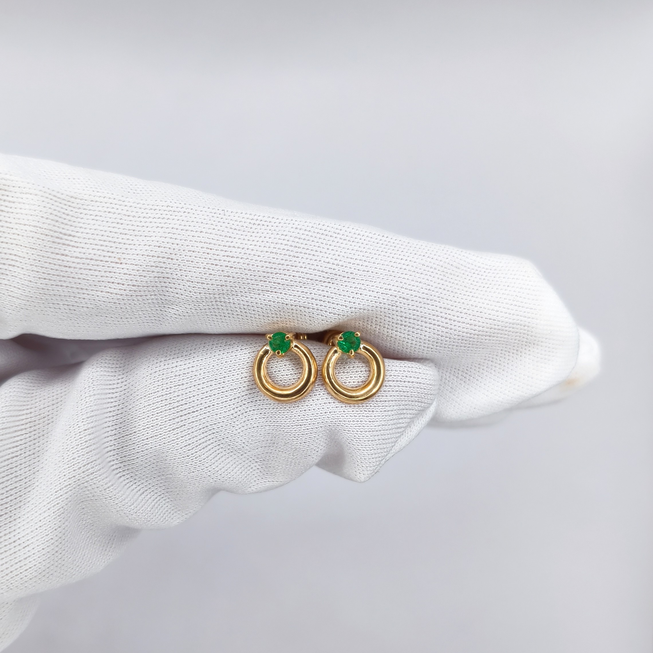 Topos Circulares con Esmeralda Redonda Oro 18k - Imagen 2