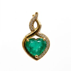 Dije Corazón entrelazo Esmeralda con diamantes Oro 18k