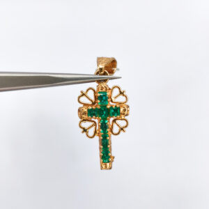 Dije Cruz de Corazones pequeña Oro 18k