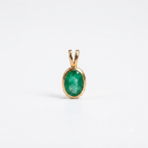 Dije Esmeralda Ovalada Engaste Biselado Oro 18k