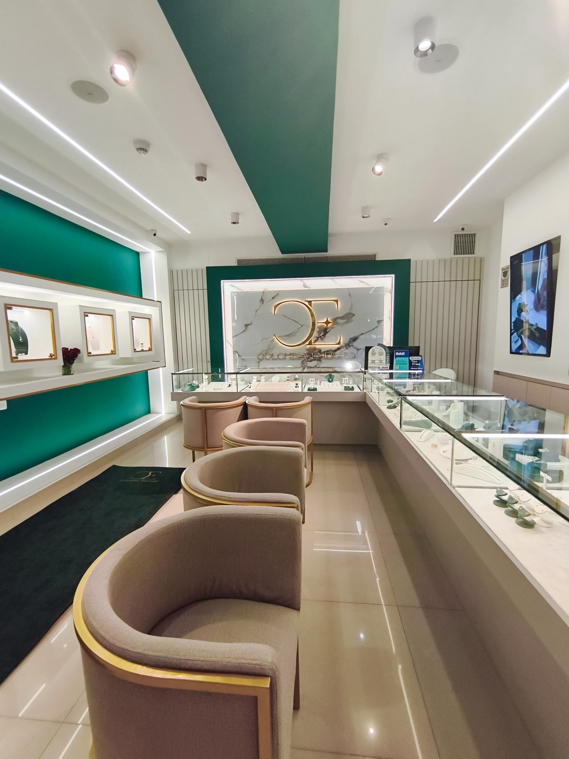 Colombia Emerald — piece and workshop