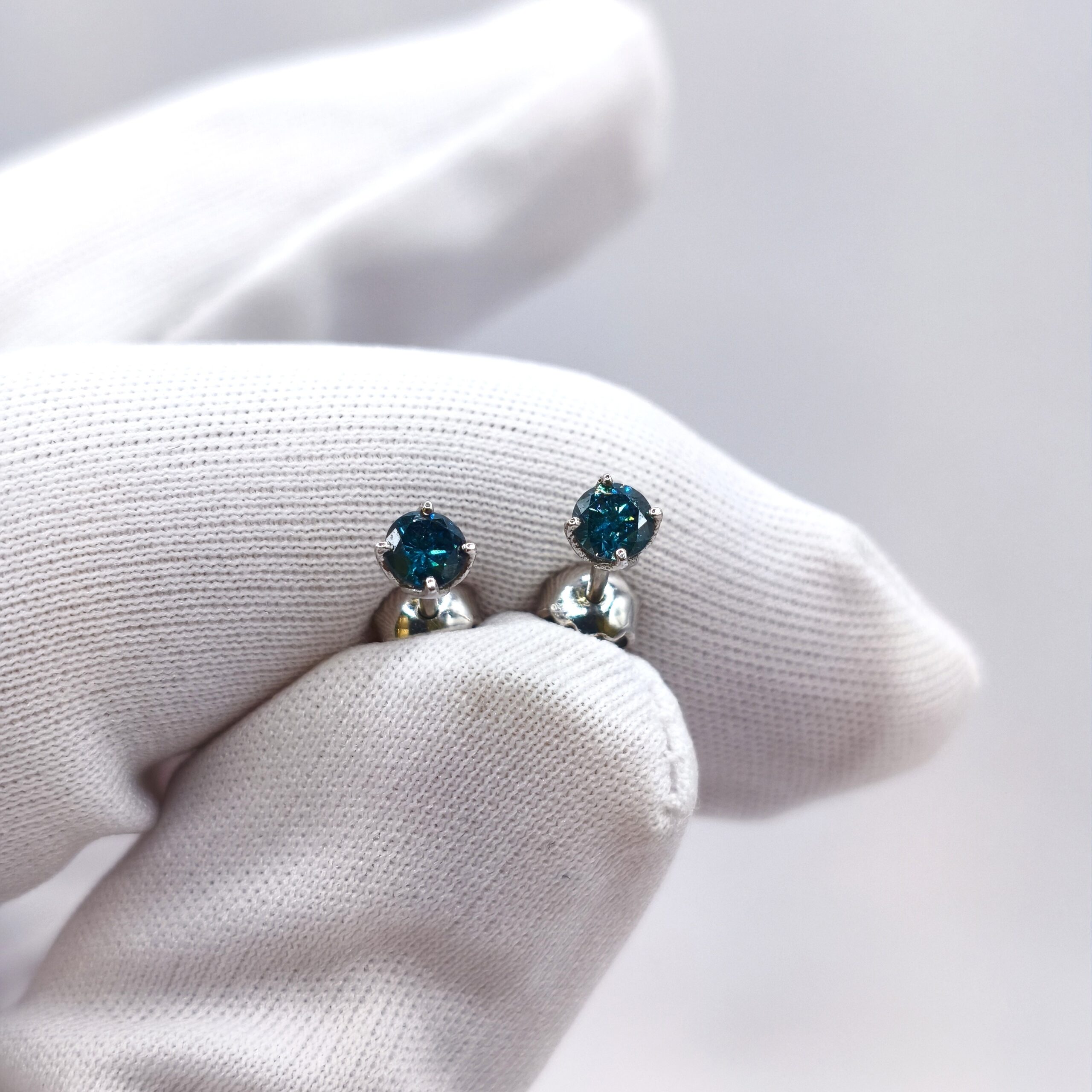 Topos Solitario Diamante azul Oro Blanco 18k - Image 4